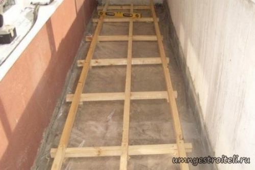 Лаги для пола на балконе. Пол на балконе из осб. Пол на балконе по лагам.