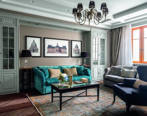 Обои с цветами на стену. Обои с мелкими и крупными цветами в интерьере 07