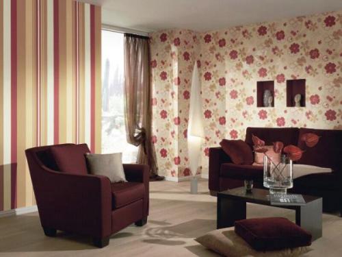 Обои с цветами в интерьере зала. Особенности цветочного рисунка