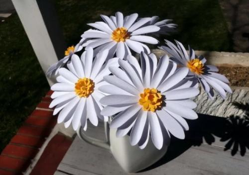 Цветы из бумаги для детей. Цветы из бумаги своими руками: идеи для детей