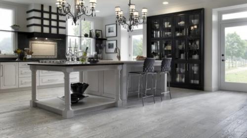 Серая плитка на полу в интерьере. Серый керамогранит — фактура, комбинация с оттенками, брендовые коллекции