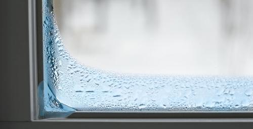 Почему потеют окна в доме и как с этим бороться. Почему потеют окна – причины и их устранение