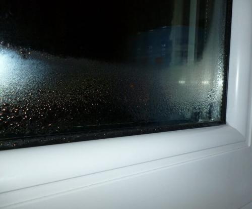 Почему потеют окна в частном доме. Вода вездесущая и великий конденсат: почему запотевают пластиковые окна в частном доме