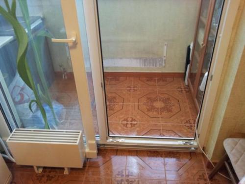 Напольные покрытия для балкона и лоджии. Из чего сделать пол на застеклённом балконе