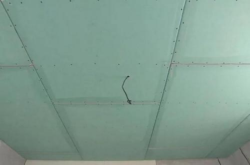 Приклеить гипсокартон к потолку. Как выровнять потолок гипсокартоном (10 фото): выравнивание без каркаса, процесс монтажа, чтобы приклеить, прикрепить без использования профилей