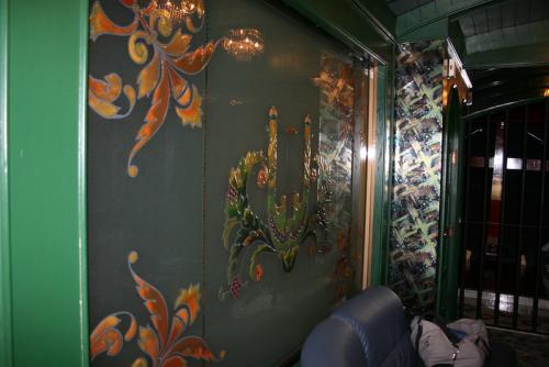 Какие материалы наиболее часто используются для изготовления цветочных обоев и текстиля. Описание моделей