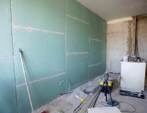 Обшивка стен гипсокартоном плюсы и минусы. Плюсы и минусы штукатурки и гипсокартона