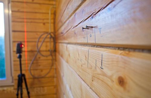 Как обшить стены гипсокартоном. Фиксирование на монтажную пену 10