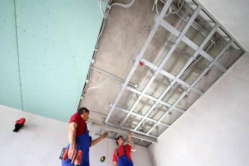 Монтаж потолка из гипсокартона. Преимущества и недостатки гипсокартонного потолка