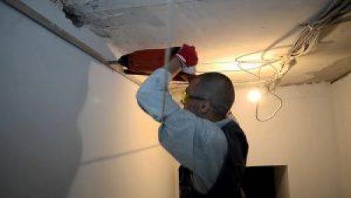 Как крепить гипсокартон к деревянному потолку. Гипсокартон на потолок в деревянном доме (27 фото): как правильно крепить, монтаж без каркаса, как сделать обшивку по балкам, видео