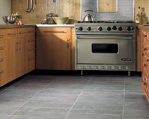 Как создать функциональный интерьер в кухне с серой плиткой на полу. Универсальность серой плитки на полу кухни