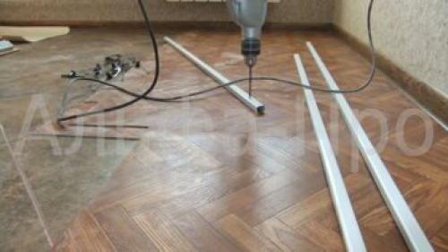 Устранение неровностей потолка с помощью рейки: простой способ 02