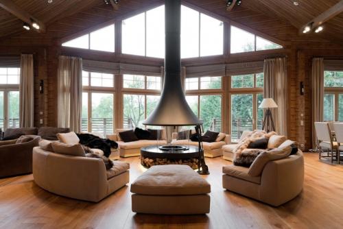 Камин в интерьере гостиной. Выбираем модель: популярные варианты по типу установки 06