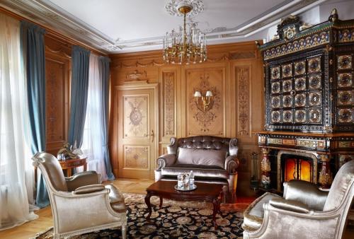 Камин в интерьере гостиной. Выбираем модель: популярные варианты по типу установки 01