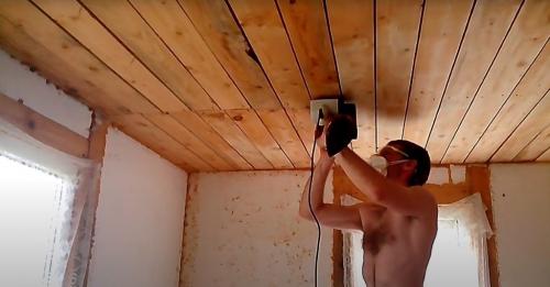 Какие материалы можно использовать для выравнивания деревянного потолка. Как шпаклевать деревянный потолок: пошаговый мастер класс