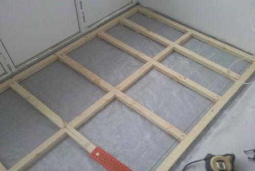 Черновой пол на балконе. Пол балкона на лагах