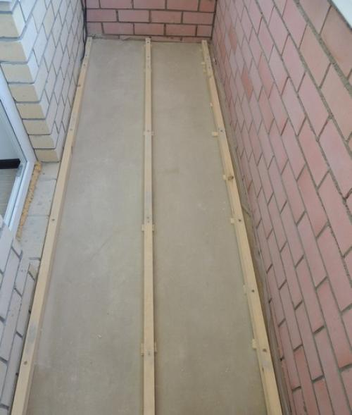 Черновой пол на балконе. Пол балкона на лагах