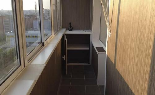 Стены на балконе из чего сделать лучше. Материал для отделки балкона: что лучше выбрать и как отделать самостоятельно