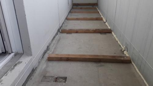 Черновой пол на балконе. Пол балкона на лагах