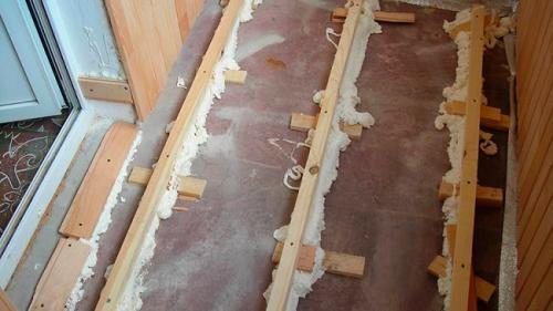 Черновой пол на балконе. Пол балкона на лагах