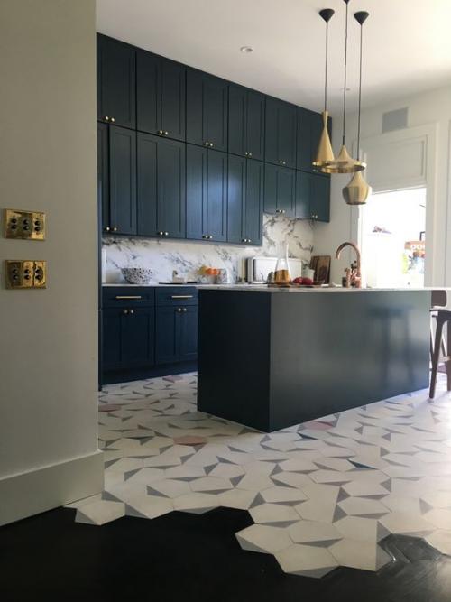 Что лучше положить на пол на кухне. 7 лучших вариантов пола на кухне