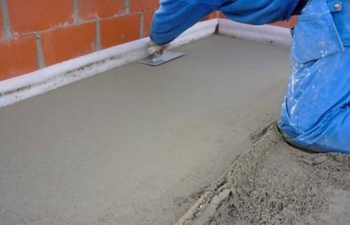 Из чего лучше сделать пол на балконе закрытом. Стяжка её изготовление и особенности
