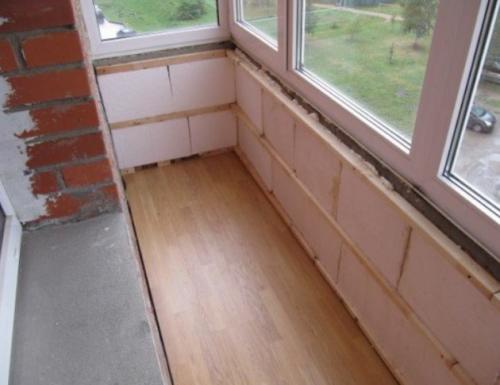 Как выровнять пол на балконе без стяжки. Выбор материалов