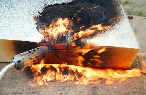 Как правильно готовить поверхность перед монтажом молдингов и карнизов из полиуретана