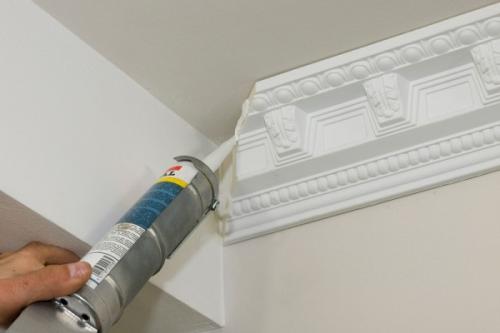 Все о клее: выбор оптимального клея для плинтусов и молдингов 05