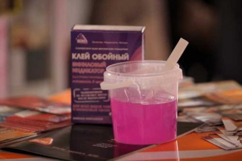Как выбрать подходящий материал для приклеивания молдингов на двери