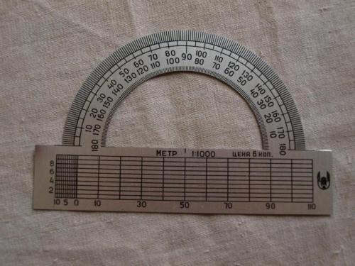 Как сделать скругление углов приклеенного молдинга. Как правильно вырезать и состыковать плинтус в углах