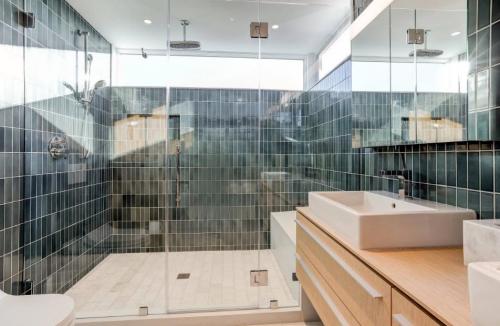 Выбираем материалы для укладки плитки в ванной. Выбираем материал