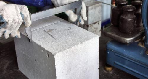 Какие свойства должен иметь безусадочный газобетон для применения в строительстве