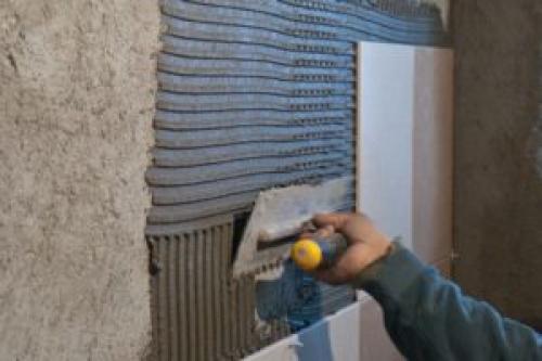 Подготовка кирпичной стены под плитку. Как подготовить стены под отделку керамической плиткой в туалете своими руками