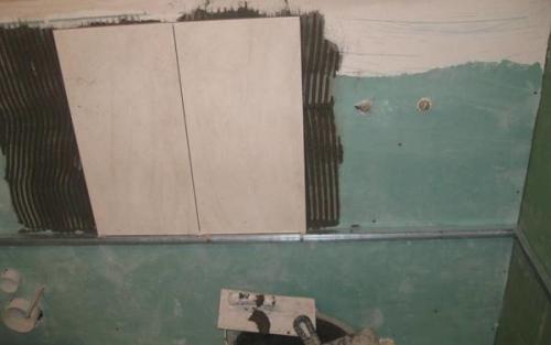 Подготовка под плитку новых поверхностей. Очистка поверхности облицовки от кафеля и грунтовки 03