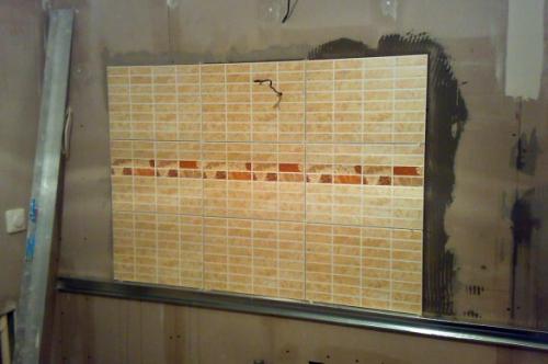 Как приклеить плитку на стену. Разметка