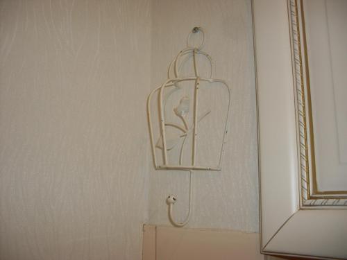 Серо-бежевый цвет в интерьере кухни. Обои для бежевой кухни