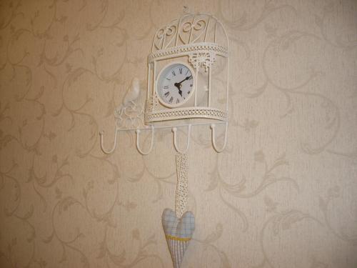 Серо-бежевый цвет в интерьере кухни. Обои для бежевой кухни