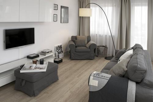 Интерьер маленькой гостиной в серых тонах. Серая гостиная — модные идеи дизайна в 2021-2022 году (80 фото)