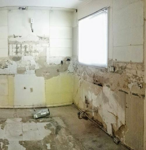 Снос стены между кухней и кладовкой. Требуется ли разрешение на снос или перенос не несущей стены