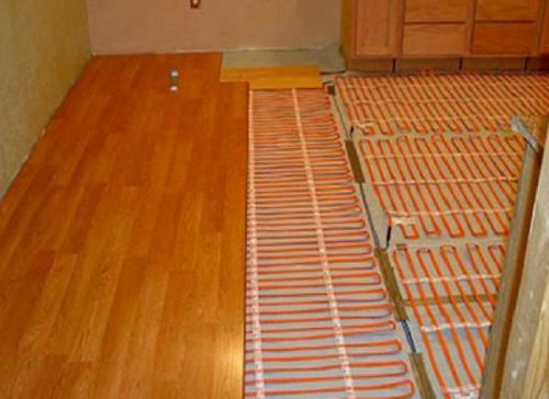 Какие проблемы могут возникнуть при укладке ламината на водяной теплый. Чем грозит укладка ламината на систему теплого пола