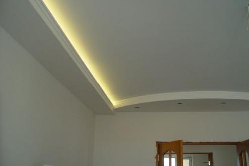 Как дешево выровнять потолок. Самый дешевый способ выровнять потолок