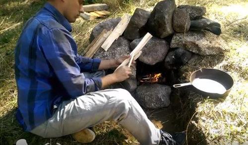 Печь из глины в лесу. Современная земляная печь