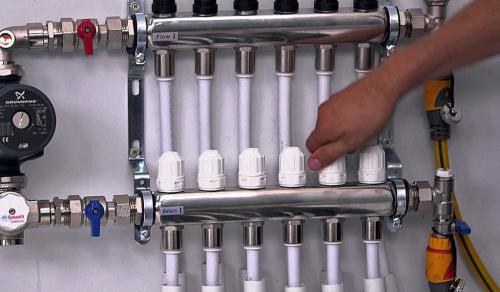 Технология укладки ламината на теплый водяной пол: основные принципы и приемы 03