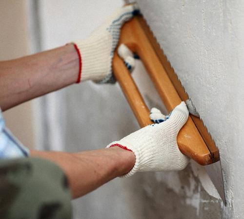 Как выровнять потолок шпаклевкой своими руками. Шпаклевка потолка своими руками - выбор материалов и инструментов