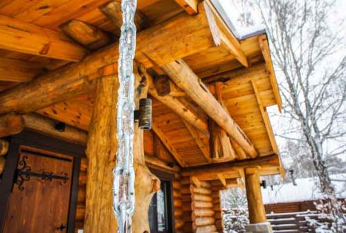 Какие недостатки имеют сказочные дома из дерева по сравнению с обычными домами. Минусы дома из дерева