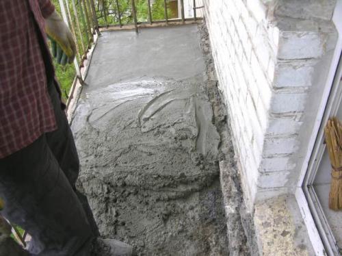 Стяжка на балконе толщина. Насколько допустима стяжка на балконе?