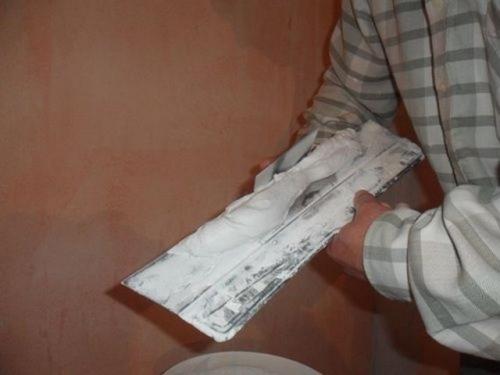 Выравнивание потолка штукатуркой своими руками.  Правда о демонтаже старых слоев потолка 08