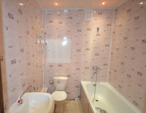 Как ухаживать за пластиковыми панелями в ванной комнате. Уход за пластиком в ванной комнате