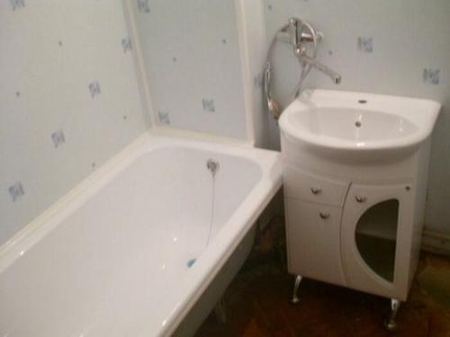 Сколько времени занимает установка ПВХ панелей в ванной комнате. Что же это за панели такие?